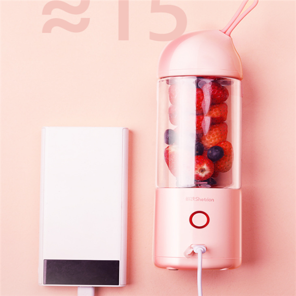 Portable and  Rechargeable  Mini  Juicer Blender